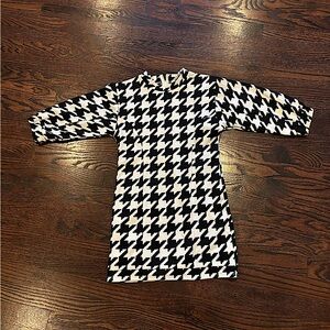 Girls black and white zip up back dress size Medium  7/8